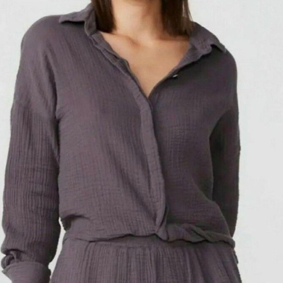 MONROW NWT RELAXED BLOUSE WITH TWIST FRONT BUTTON DOWN - Picture 5 of 6